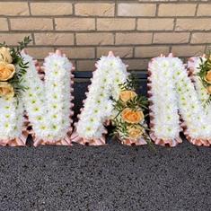 A Traditional Blocked Nan 3 Roses per Letter